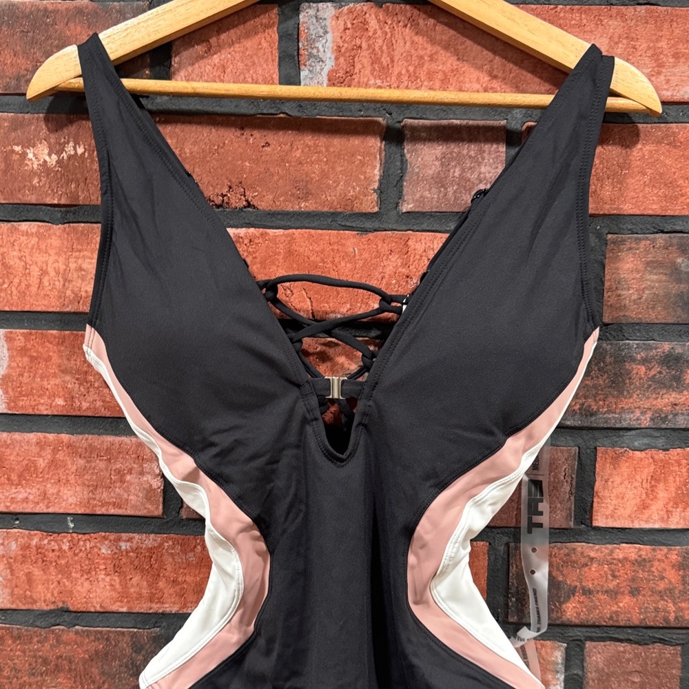 TA3 Plungey Triangle swimsuits - Picture 6 of 12